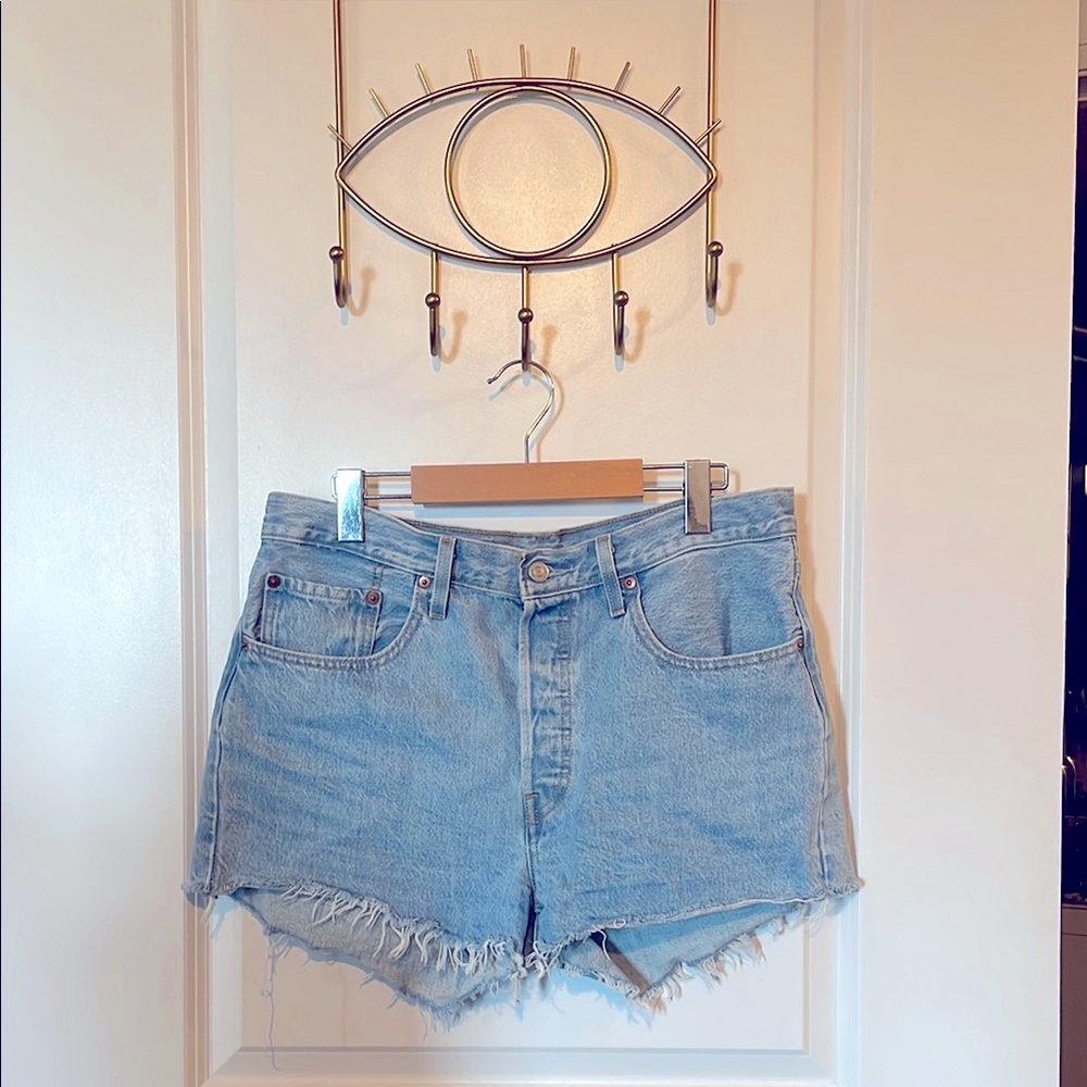Light wash Levi’s 501 Shorts